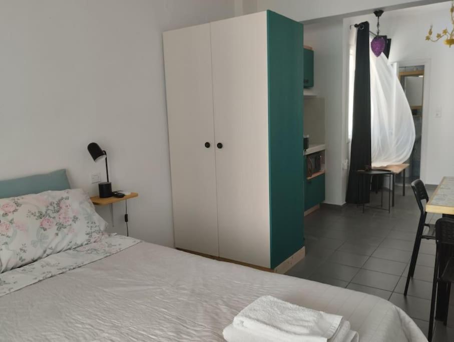 B3 - The Colorful One Apartment Aigio Exterior photo